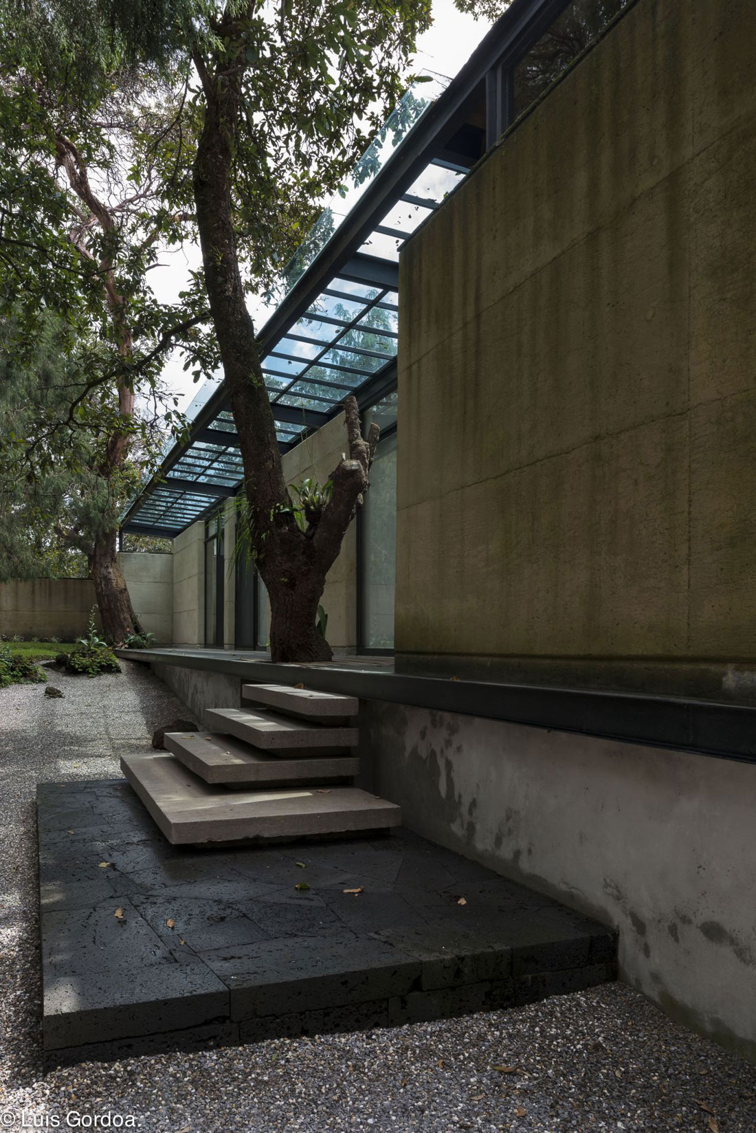 A Modern Concrete Home Surrounded by Trees and Vegetation Embrace in Morelos by Taller|A arquitectos (3)