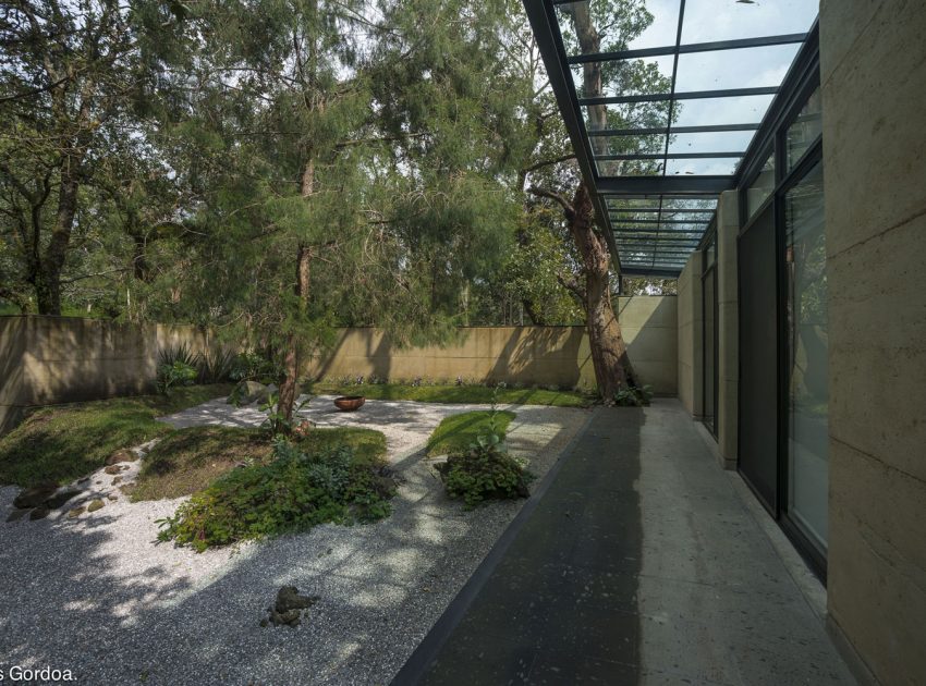 A Modern Concrete Home Surrounded by Trees and Vegetation Embrace in Morelos by Taller|A arquitectos (6)