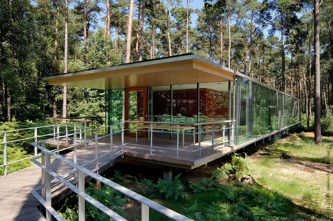 A Modern Forest House Built From Glass, Iron and Wood Structure in Ottignies, Belgium by Artau Architecture (4)
