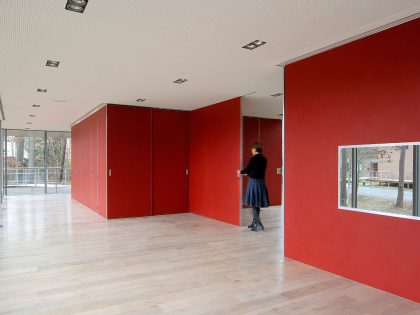 A Modern Forest House Built From Glass, Iron and Wood Structure in Ottignies, Belgium by Artau Architecture (7)