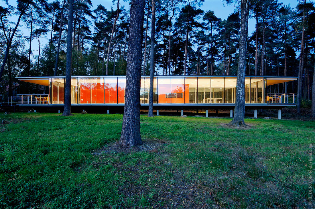 A Modern Forest House Built From Glass, Iron and Wood Structure in Ottignies, Belgium by Artau Architecture (9)