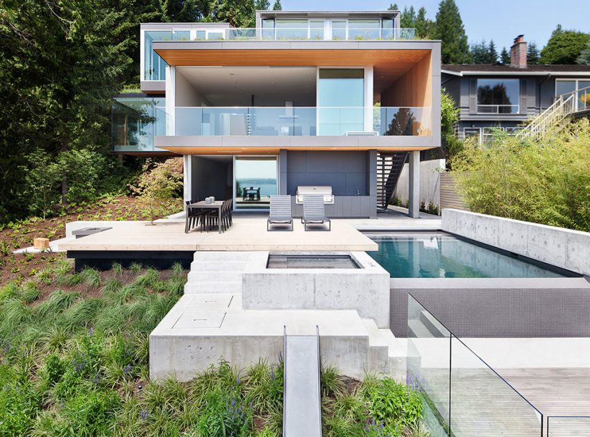 A Modern Forest House with Dramatic Cantilevers and Ocean Views in West Vancouver by Splyce Design (1)