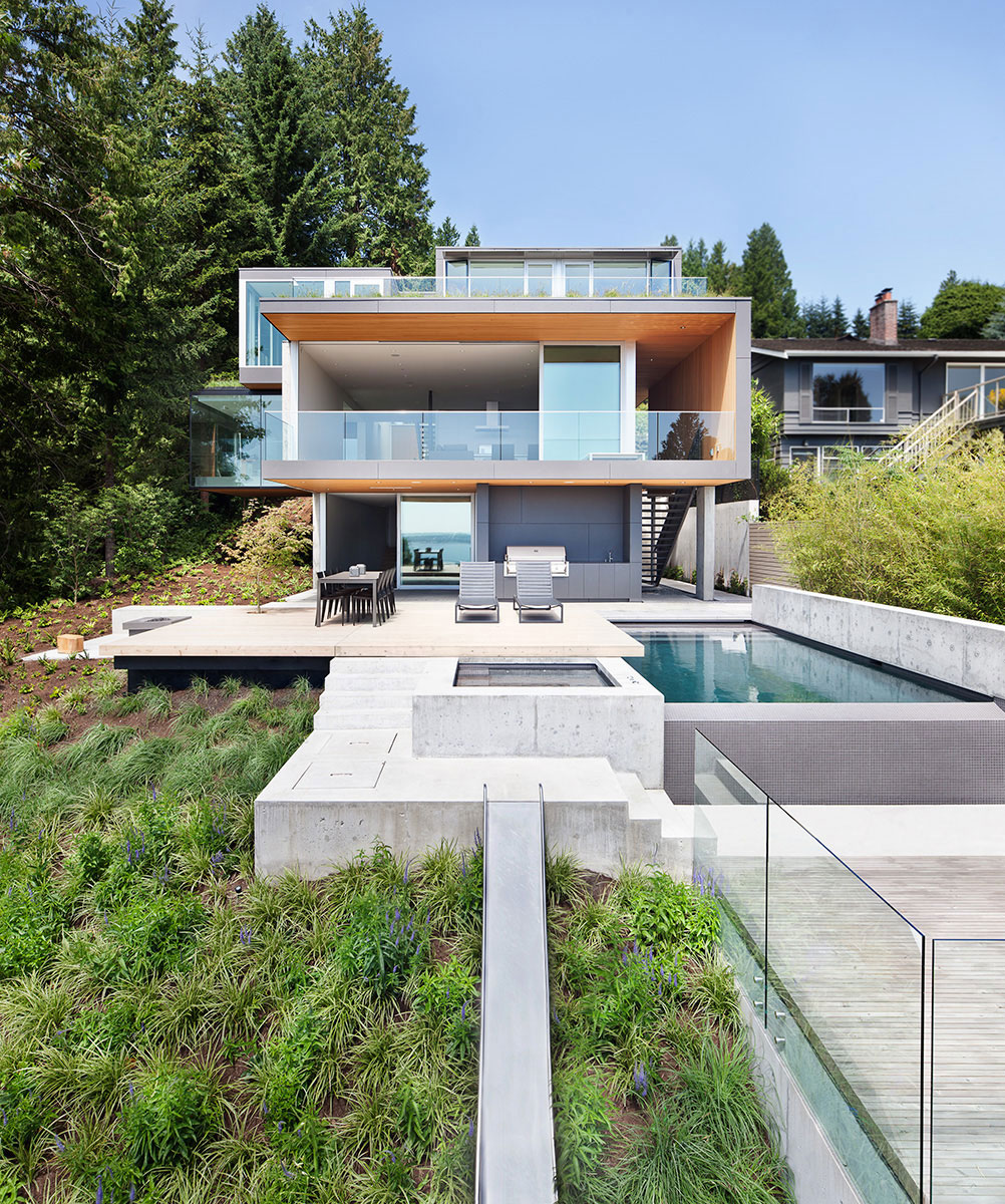 A Modern Forest House with Dramatic Cantilevers and Ocean Views in West Vancouver by Splyce Design (1)