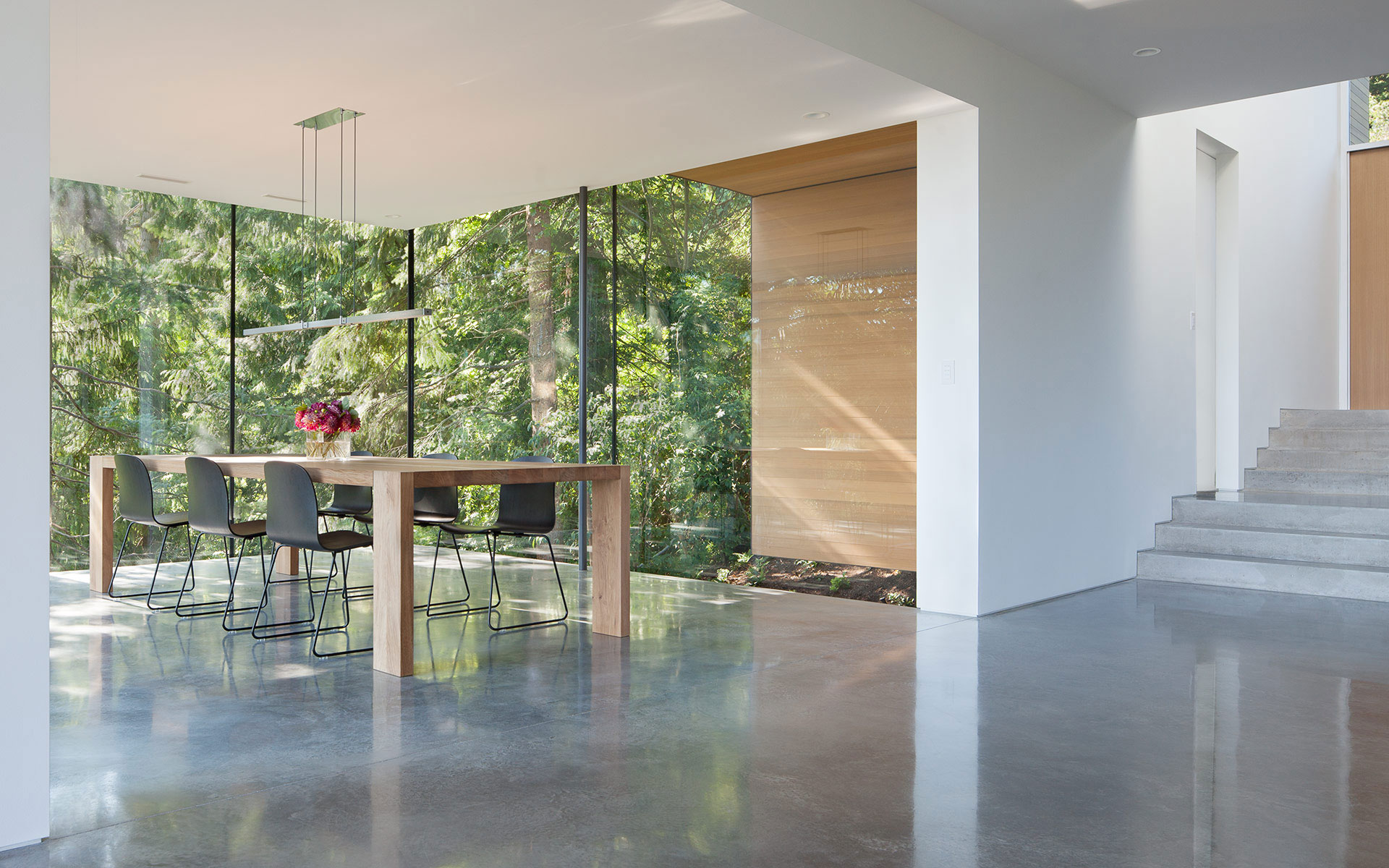A Modern Forest House with Dramatic Cantilevers and Ocean Views in West Vancouver by Splyce Design (10)