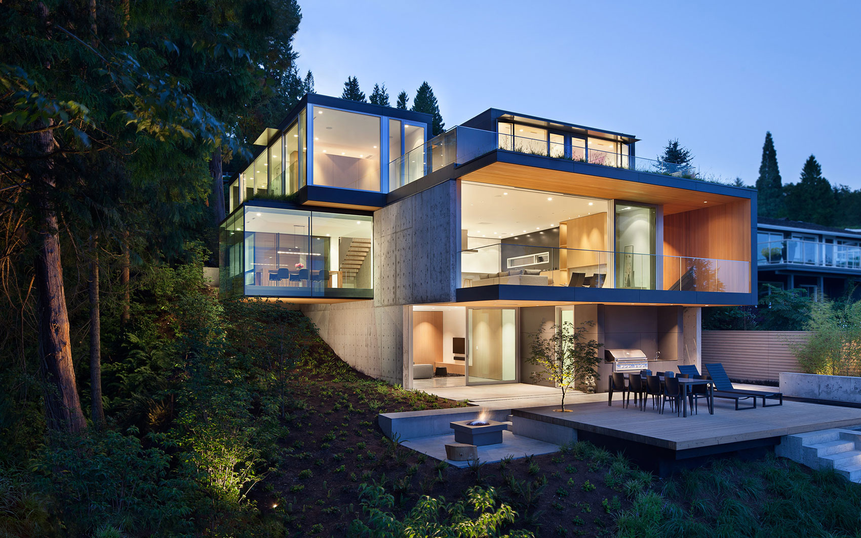 A Modern Forest House with Dramatic Cantilevers and Ocean Views in West Vancouver by Splyce Design (17)