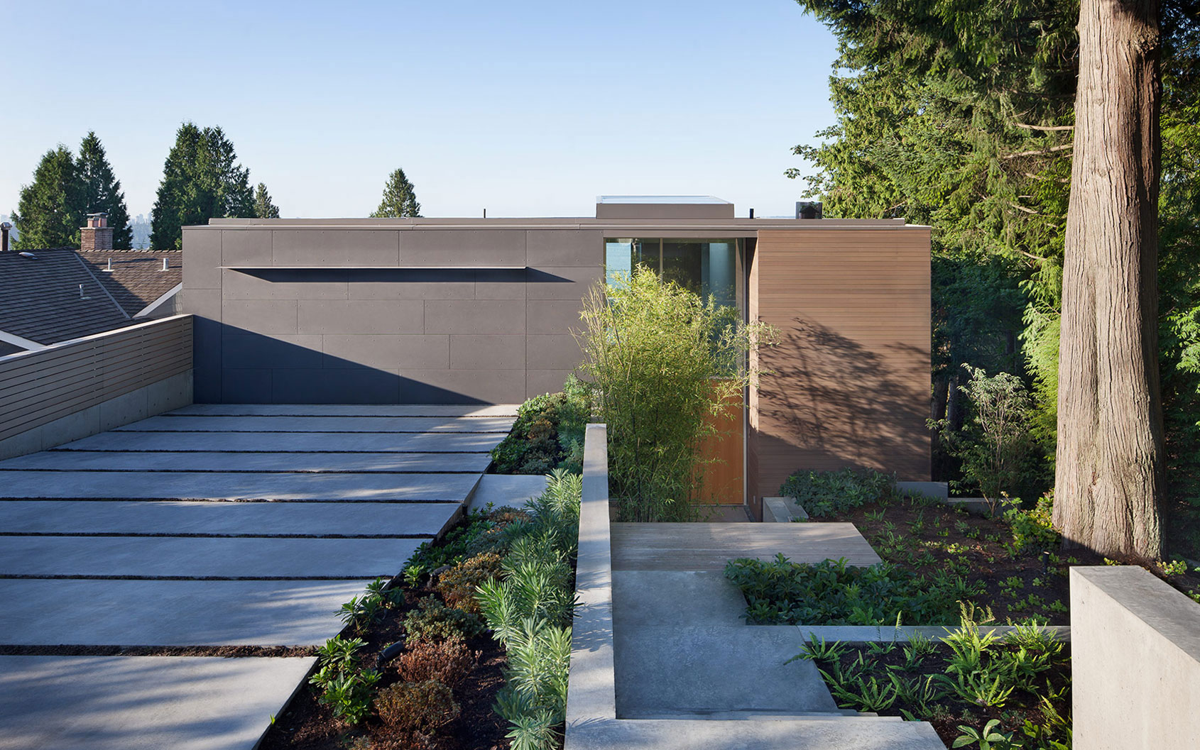 A Modern Forest House with Dramatic Cantilevers and Ocean Views in West Vancouver by Splyce Design (3)