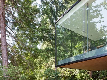 A Modern Forest House with Dramatic Cantilevers and Ocean Views in West Vancouver by Splyce Design (5)