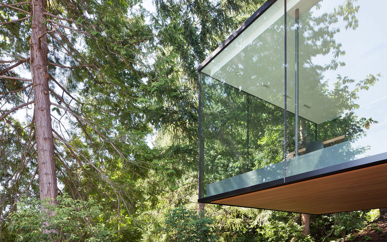 A Modern Forest House with Dramatic Cantilevers and Ocean Views in West Vancouver by Splyce Design (5)
