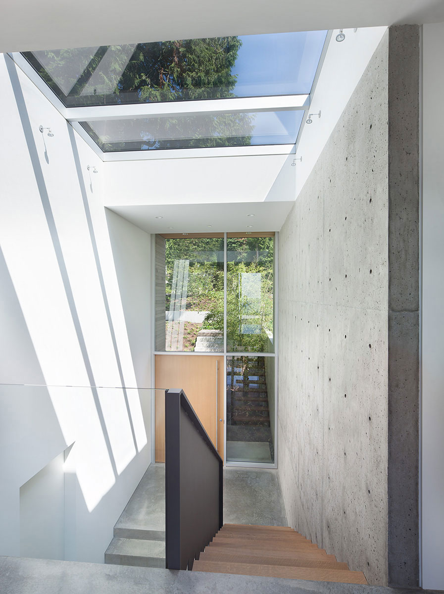 A Modern Forest House with Dramatic Cantilevers and Ocean Views in West Vancouver by Splyce Design (7)