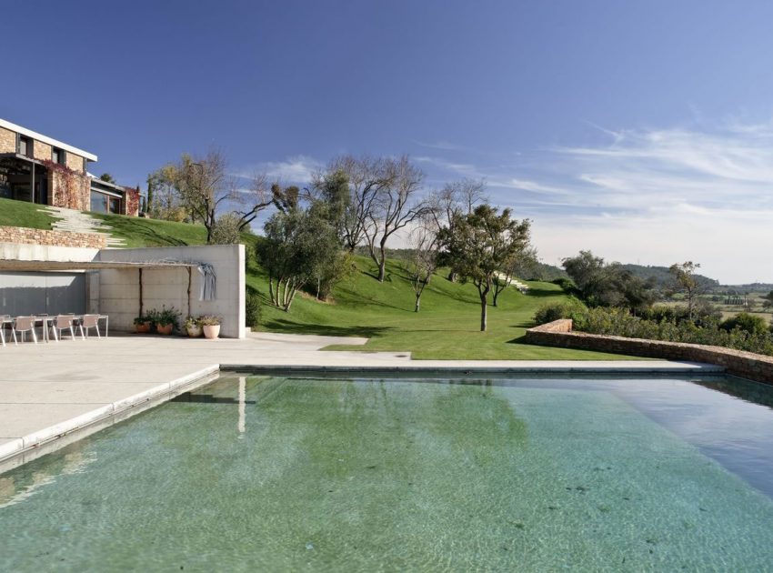 A Modern House with Stone on the Outside and Exposed Concrete on the Inside in El Ampurdán by b720 Fermín Vázquez Arquitectos (15)