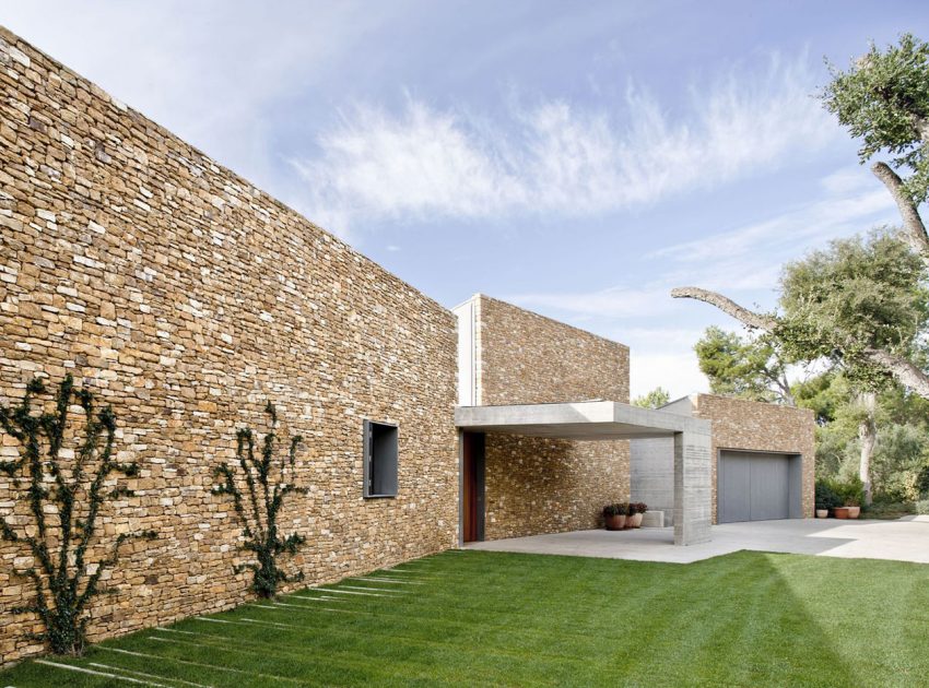 A Modern House with Stone on the Outside and Exposed Concrete on the Inside in El Ampurdán by b720 Fermín Vázquez Arquitectos (17)
