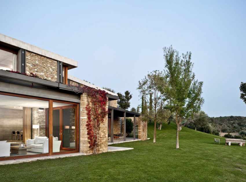 A Modern House with Stone on the Outside and Exposed Concrete on the Inside in El Ampurdán by b720 Fermín Vázquez Arquitectos (2)