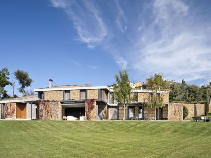 A Modern House with Stone on the Outside and Exposed Concrete on the Inside in El Ampurdán by b720 Fermín Vázquez Arquitectos (4)