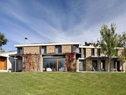 A Modern House with Stone on the Outside and Exposed Concrete on the Inside in El Ampurdán by b720 Fermín Vázquez Arquitectos (5)