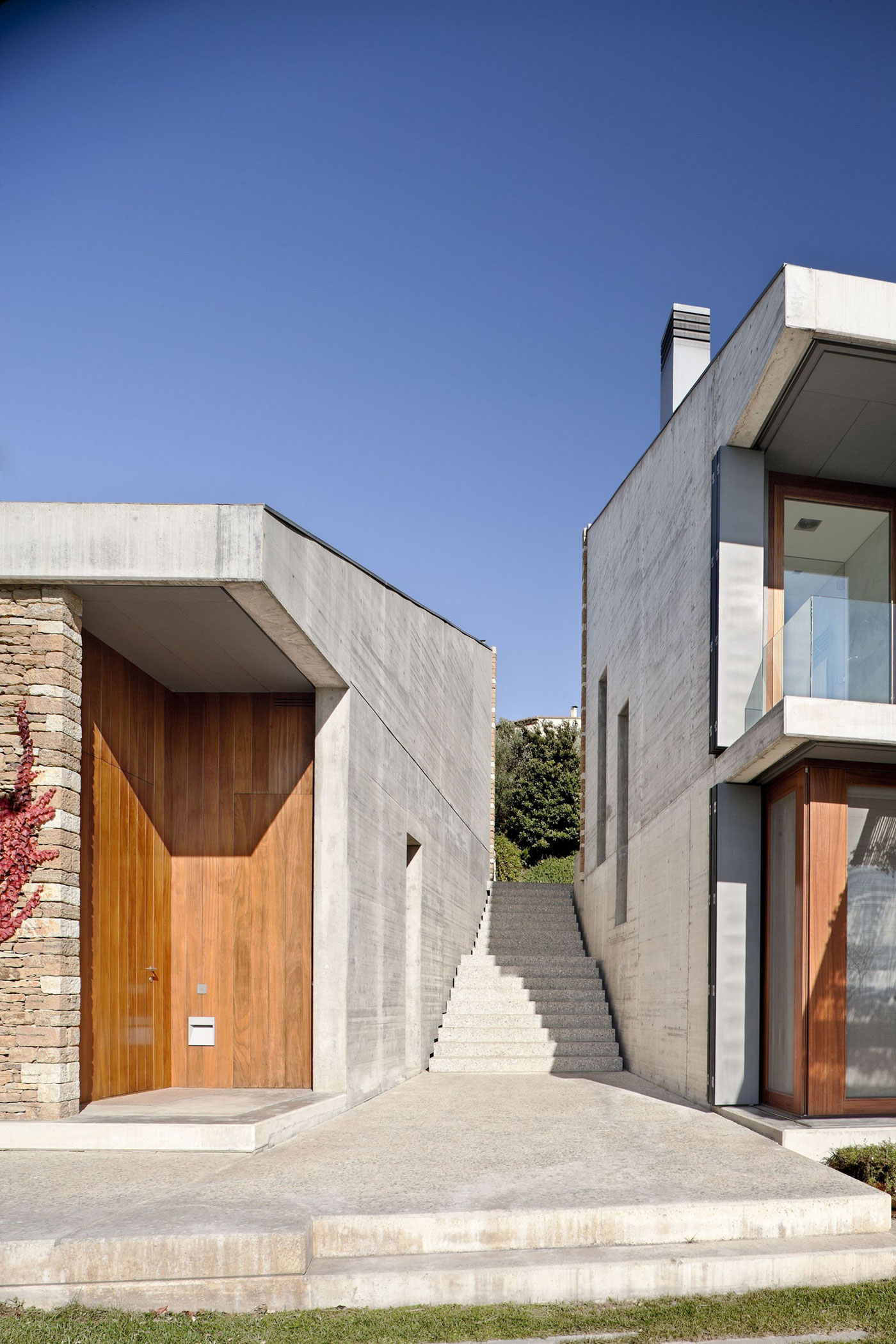 A Modern House with Stone on the Outside and Exposed Concrete on the Inside in El Ampurdán by b720 Fermín Vázquez Arquitectos (9)