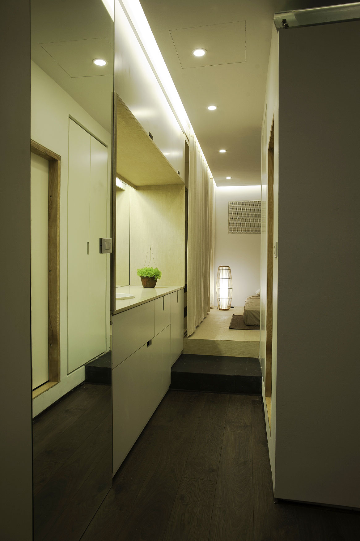 A Sensational Contemporary Apartment with Beautiful Interiors in Tay Ho, Vietnam by Hung Manh Tran (12)