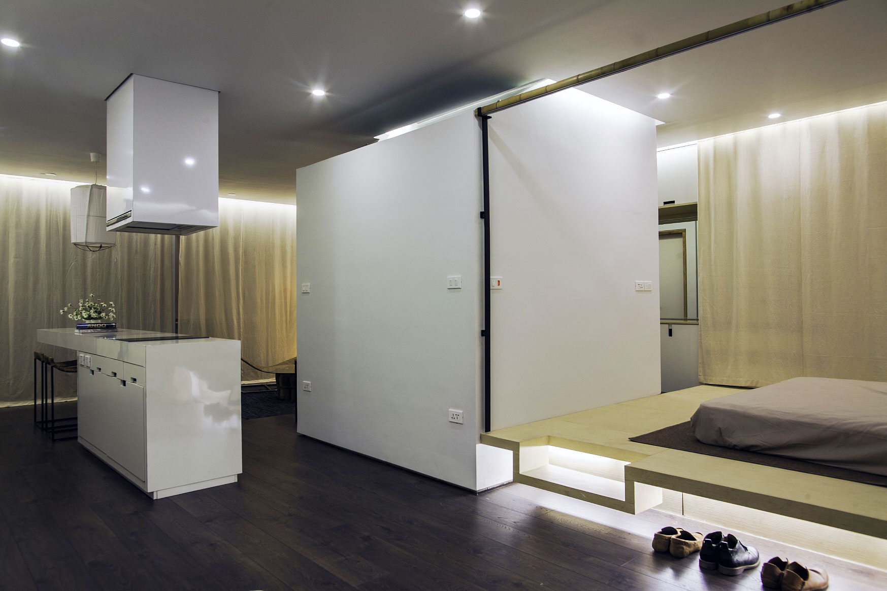 A Sensational Contemporary Apartment with Beautiful Interiors in Tay Ho, Vietnam by Hung Manh Tran (17)