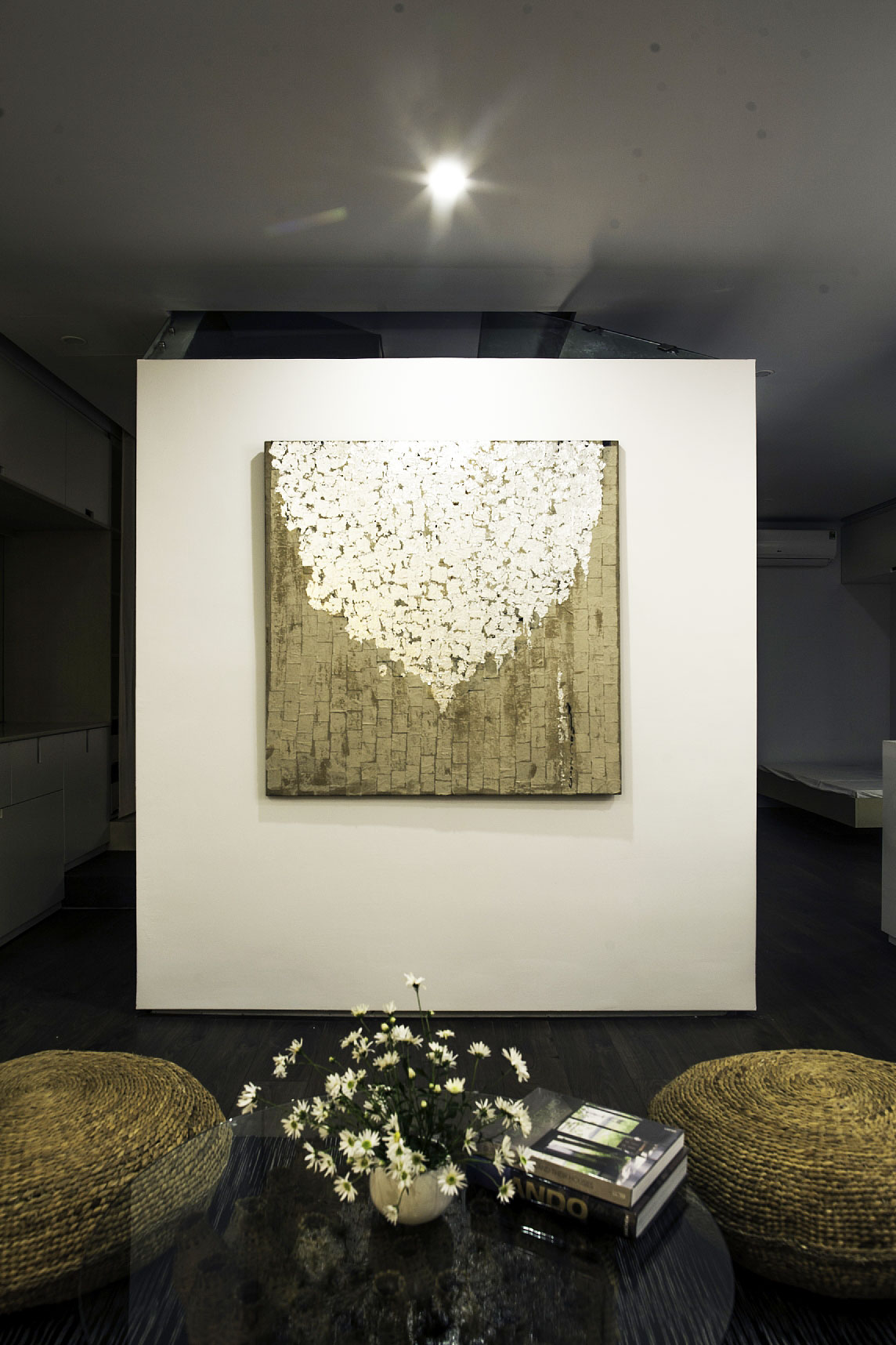 A Sensational Contemporary Apartment with Beautiful Interiors in Tay Ho, Vietnam by Hung Manh Tran (19)