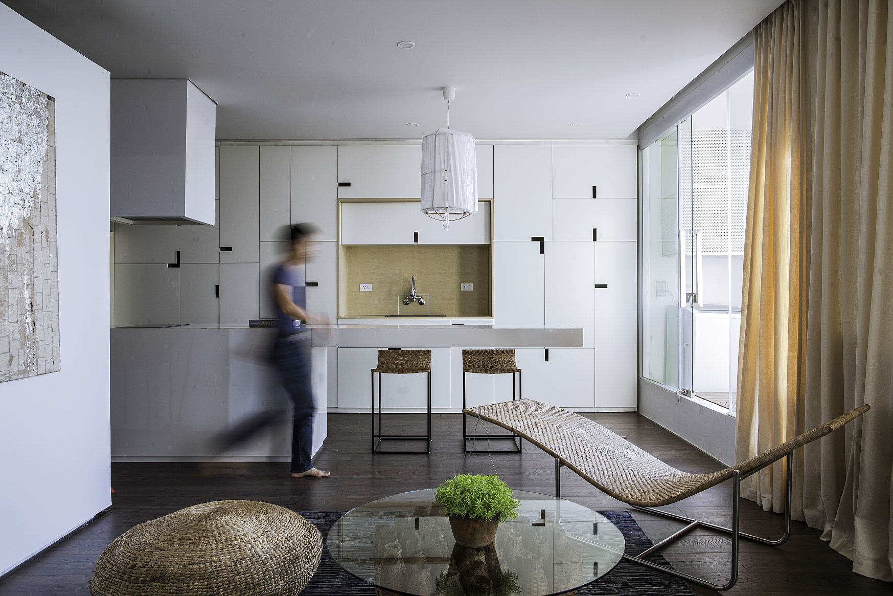 A Sensational Contemporary Apartment with Beautiful Interiors in Tay Ho, Vietnam by Hung Manh Tran (2)