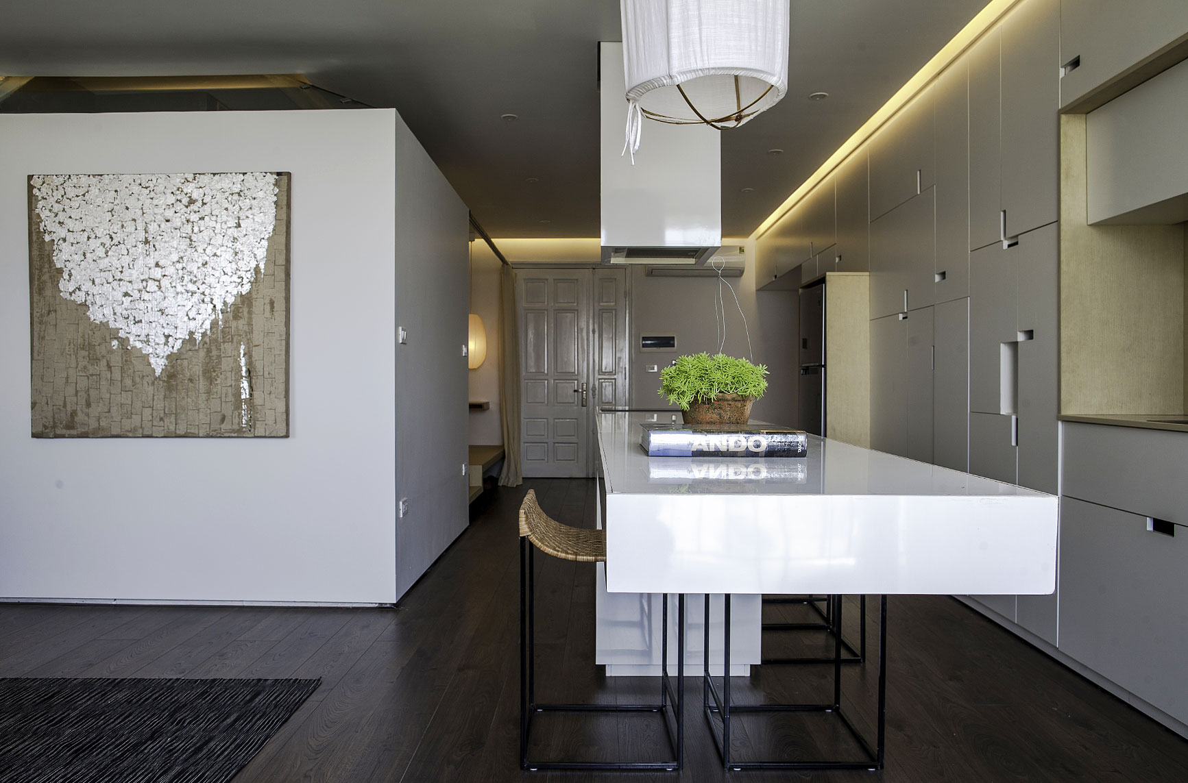 A Sensational Contemporary Apartment with Beautiful Interiors in Tay Ho, Vietnam by Hung Manh Tran (4)