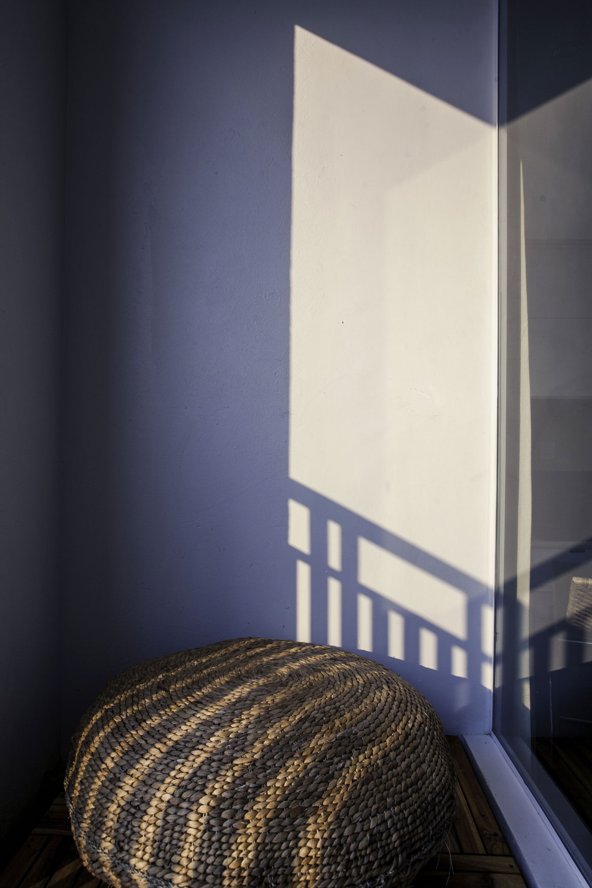 A Sensational Contemporary Apartment with Beautiful Interiors in Tay Ho, Vietnam by Hung Manh Tran (9)