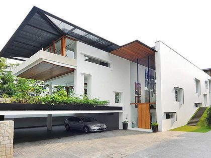 A Sensational Modern Tropical House Surrounded by Nature in Singapore