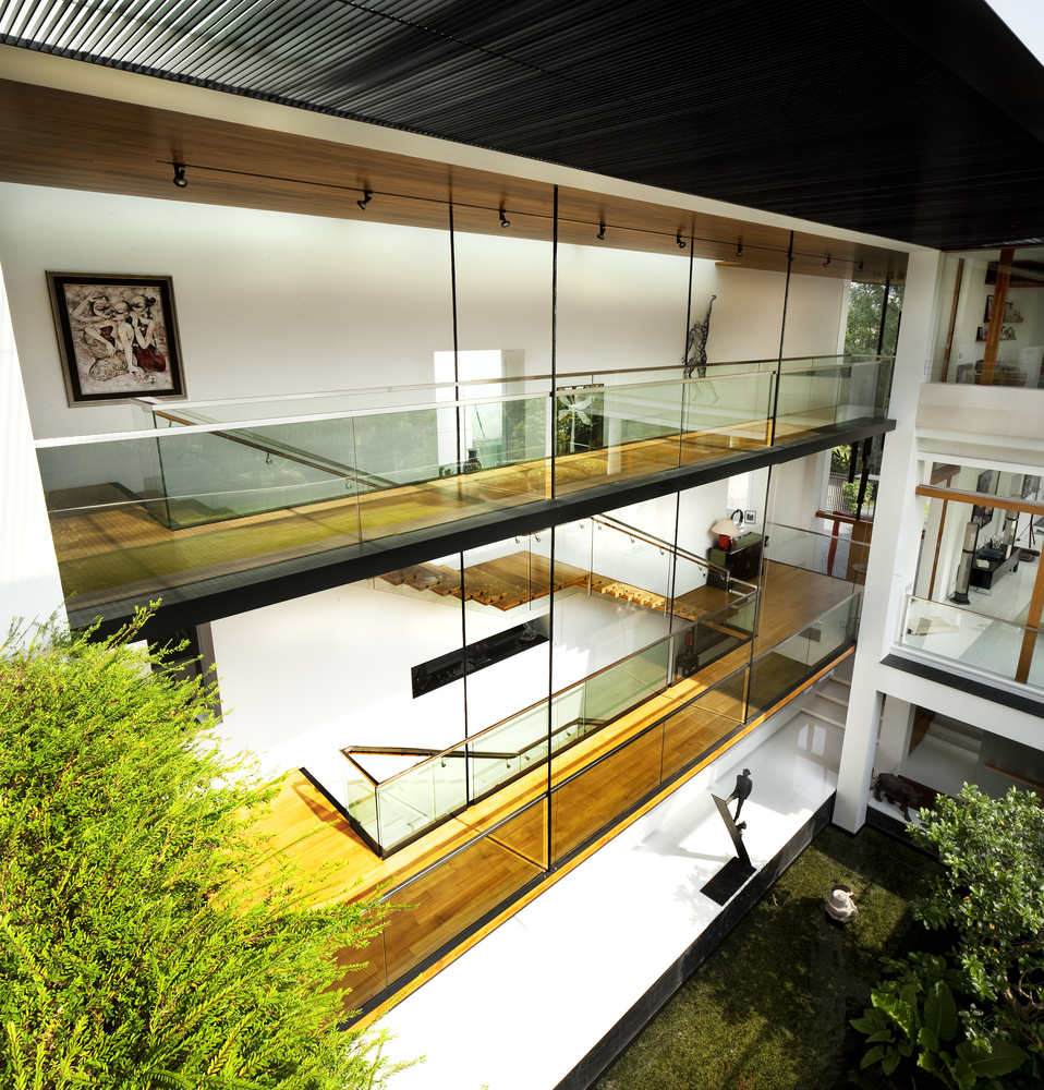 A Sensational Modern Tropical House Surrounded by Nature in Singapore by Guz Architects (11)