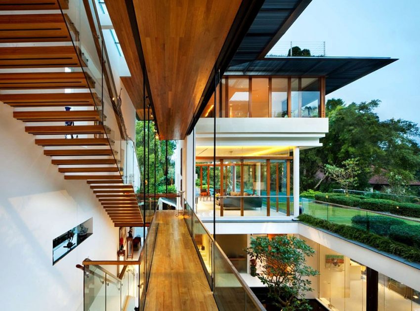 A Sensational Modern Tropical House Surrounded by Nature in Singapore by Guz Architects (12)