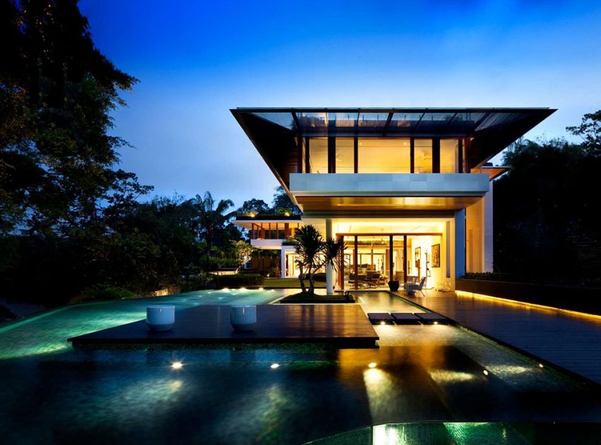 A Sensational Modern Tropical House Surrounded by Nature in Singapore by Guz Architects (14)