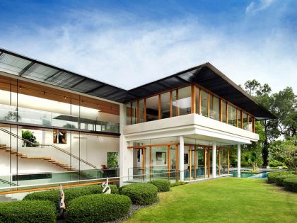 A Sensational Modern Tropical House Surrounded by Nature in Singapore by Guz Architects (3)