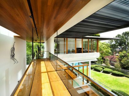 A Sensational Modern Tropical House Surrounded by Nature in Singapore by Guz Architects (8)