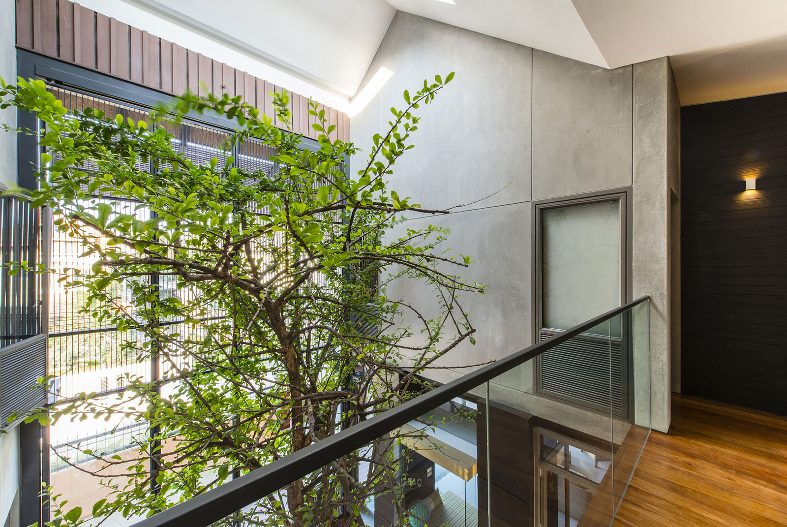 A Simple and Elegant Courtyard Home with Traditional Thai Elements in Nonthaburi by TA-CHA Design (10)