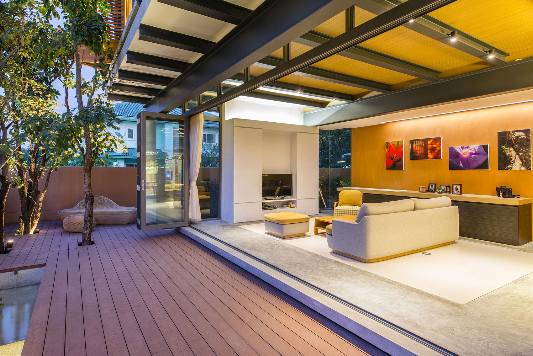 A Simple and Elegant Courtyard Home with Traditional Thai Elements in Nonthaburi by TA-CHA Design (14)