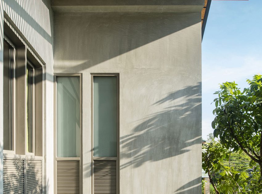 A Simple and Elegant Courtyard Home with Traditional Thai Elements in Nonthaburi by TA-CHA Design (2)