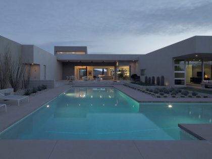 A Sleek Modern Home Characterized by Splendid White Pure Interiors in Scottsdale by Brent Kendle (17)