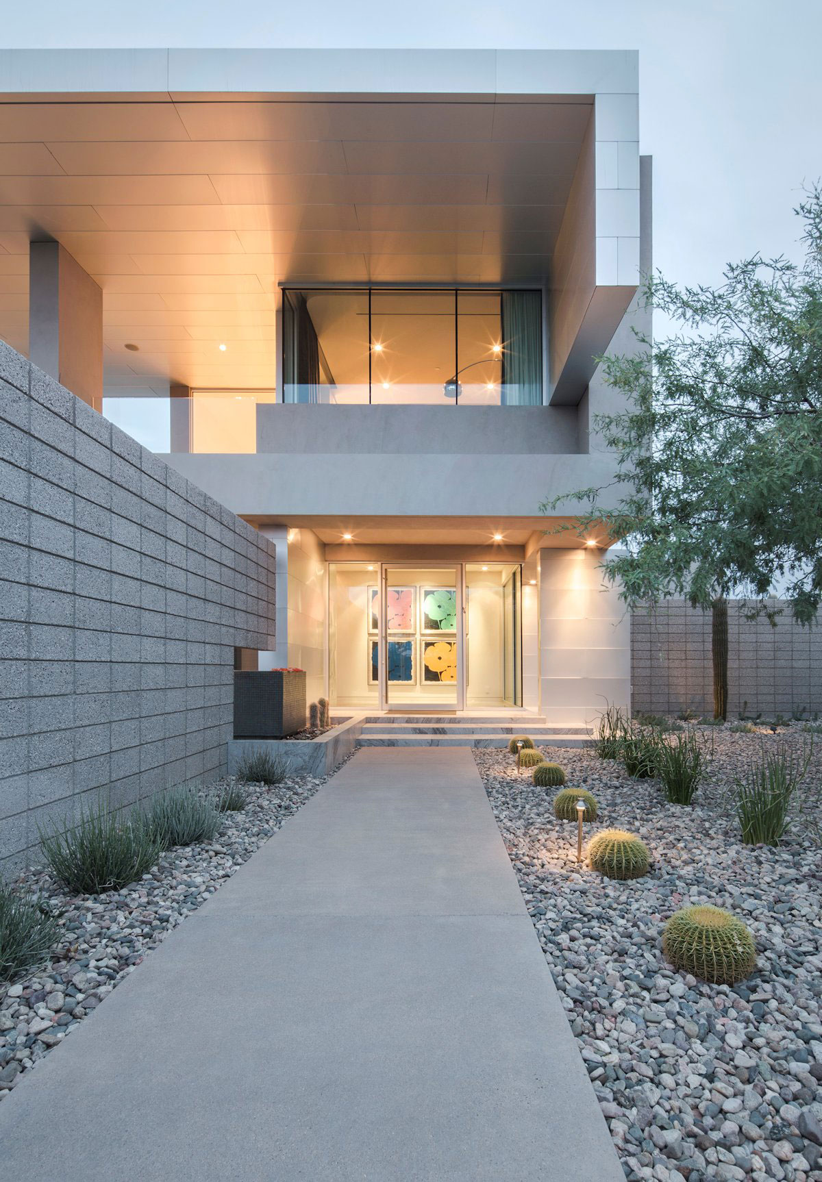 A Sleek Modern Home Characterized by Splendid White Pure Interiors in Scottsdale by Brent Kendle (19)