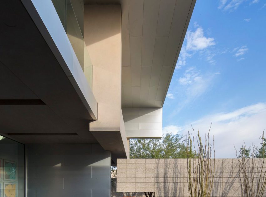 A Sleek Modern Home Characterized by Splendid White Pure Interiors in Scottsdale by Brent Kendle (2)