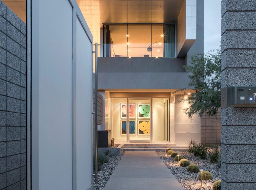 A Sleek Modern Home Characterized by Splendid White Pure Interiors in Scottsdale by Brent Kendle (20)