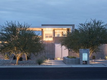 A Sleek Modern Home Characterized by Splendid White Pure Interiors in Scottsdale by Brent Kendle (21)