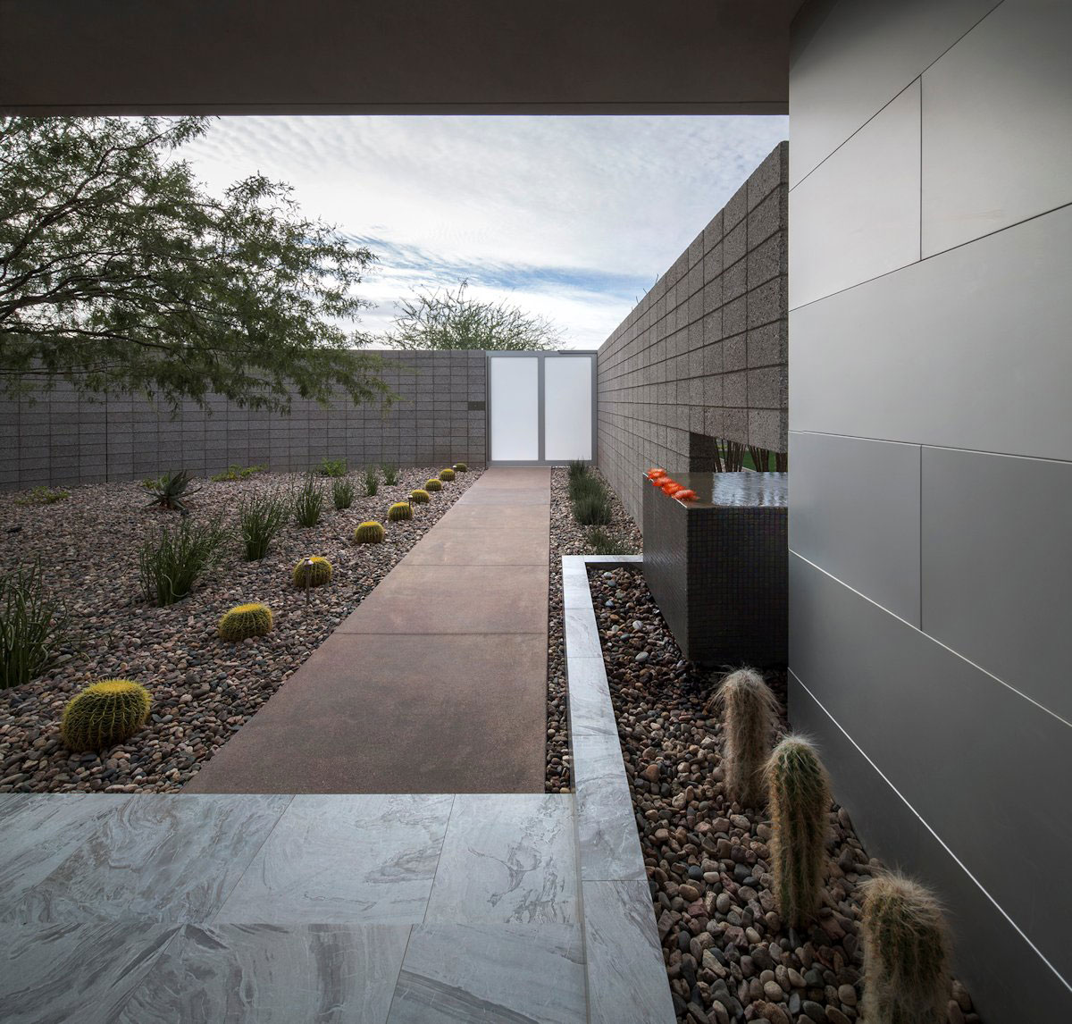 A Sleek Modern Home Characterized by Splendid White Pure Interiors in Scottsdale by Brent Kendle (3)
