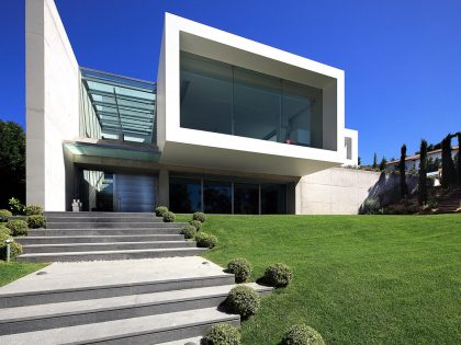 A Sleek and Sophisticated Modern Home with Elegant Perspective in Ekali, Greece by ISV Architects (1)