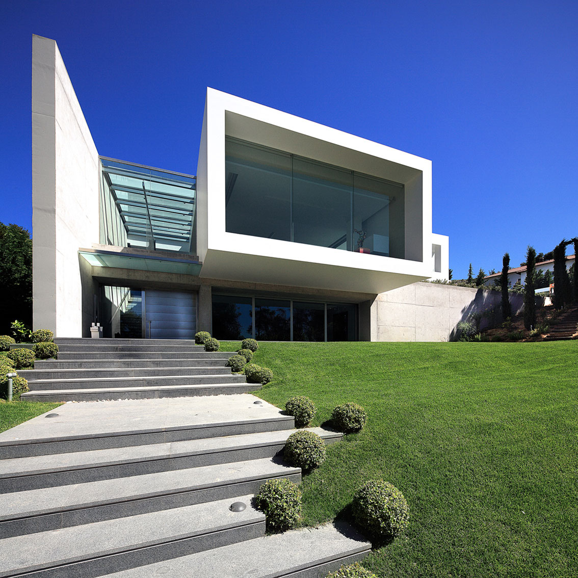 A Sleek and Sophisticated Modern Home with Elegant Perspective in Ekali, Greece by ISV Architects (1)