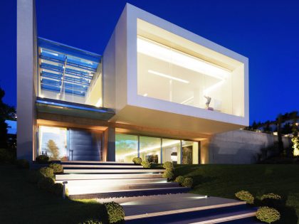 A Sleek and Sophisticated Modern Home with Elegant Perspective in Ekali, Greece by ISV Architects (10)