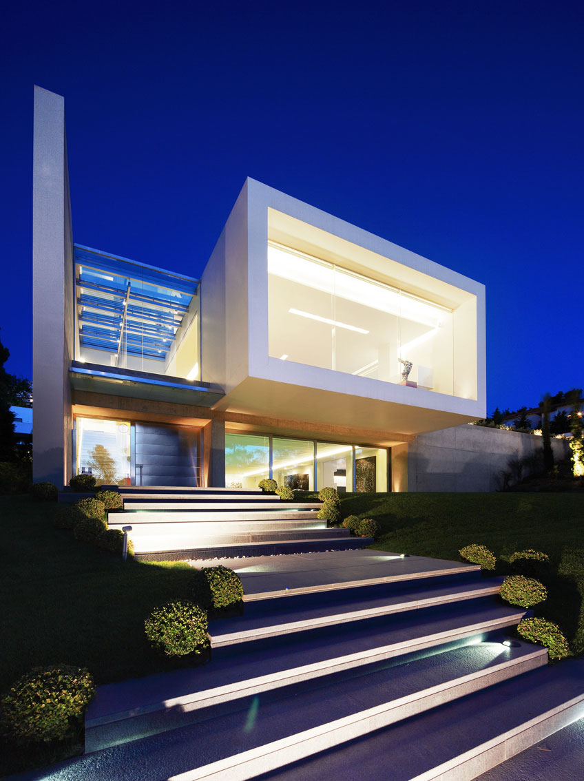 A Sleek and Sophisticated Modern Home with Elegant Perspective in Ekali, Greece by ISV Architects (10)