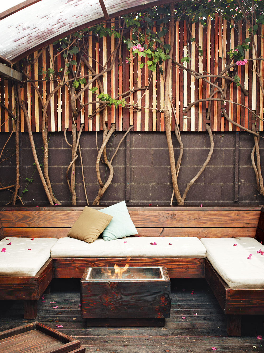 A Small Contemporary Loft with Cozy and Comfortable Atmosphere in Hollywood, California by Funn Roberts (11)