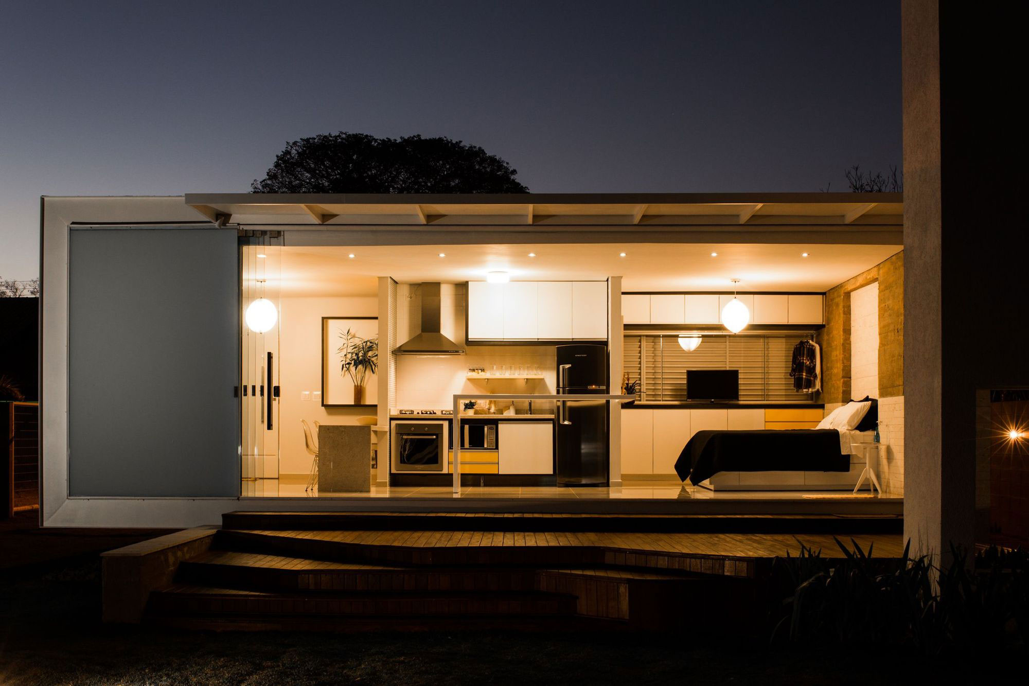 A Small Modern House From Glass, Concrete and Metal Structure in Campo Grande, Brazil by Alex Nogueira (15)