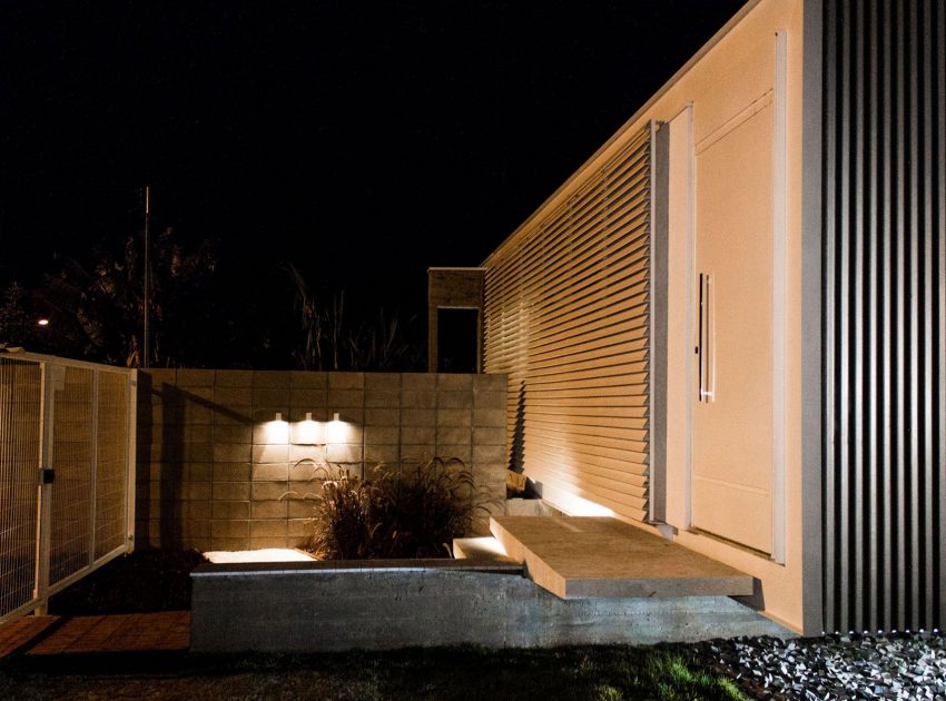 A Small Modern House From Glass, Concrete and Metal Structure in Campo Grande, Brazil by Alex Nogueira (16)