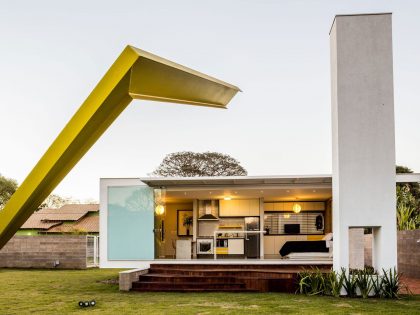 A Small Modern House From Glass, Concrete and Metal Structure in Campo Grande, Brazil by Alex Nogueira (3)