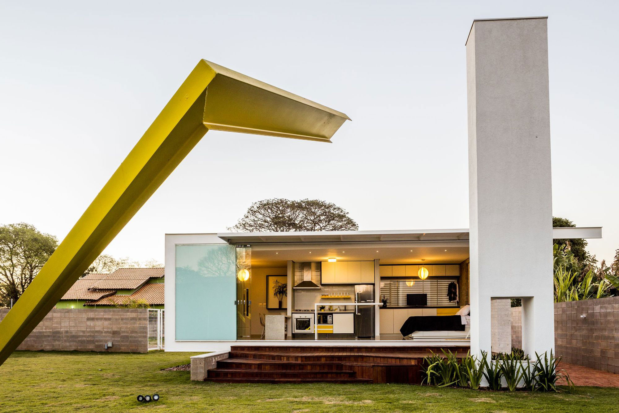 A Small Modern House From Glass, Concrete and Metal Structure in Campo Grande, Brazil by Alex Nogueira (3)