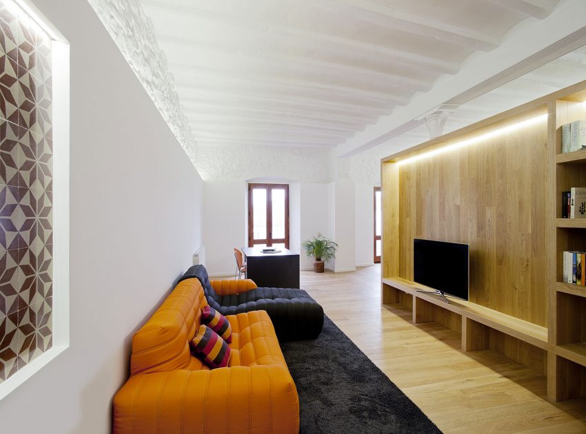 A Small Modern House with Sophisticated Industrial Style in Girona by Cubus (1)